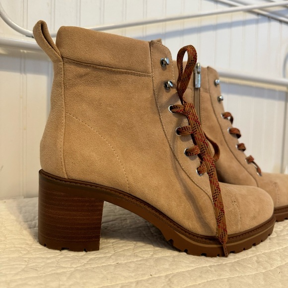 Vince Camuto | Gaviana Leather Lace-Up Ankle Boots - Picture 2 of 8